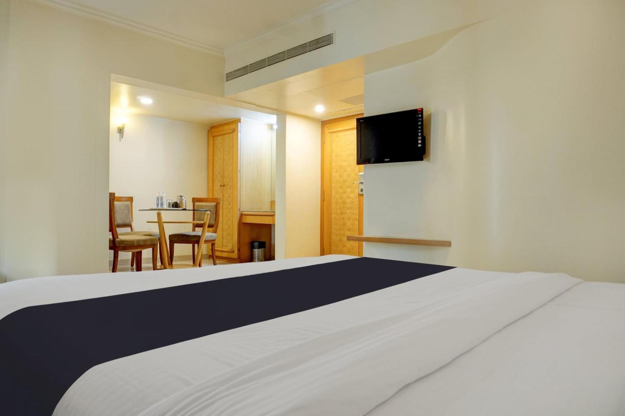 Townhouse Oak Orchard Hotel Pune Extérieur photo