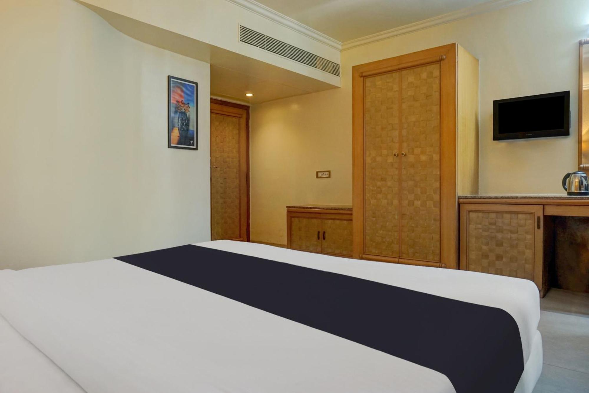Townhouse Oak Orchard Hotel Pune Extérieur photo