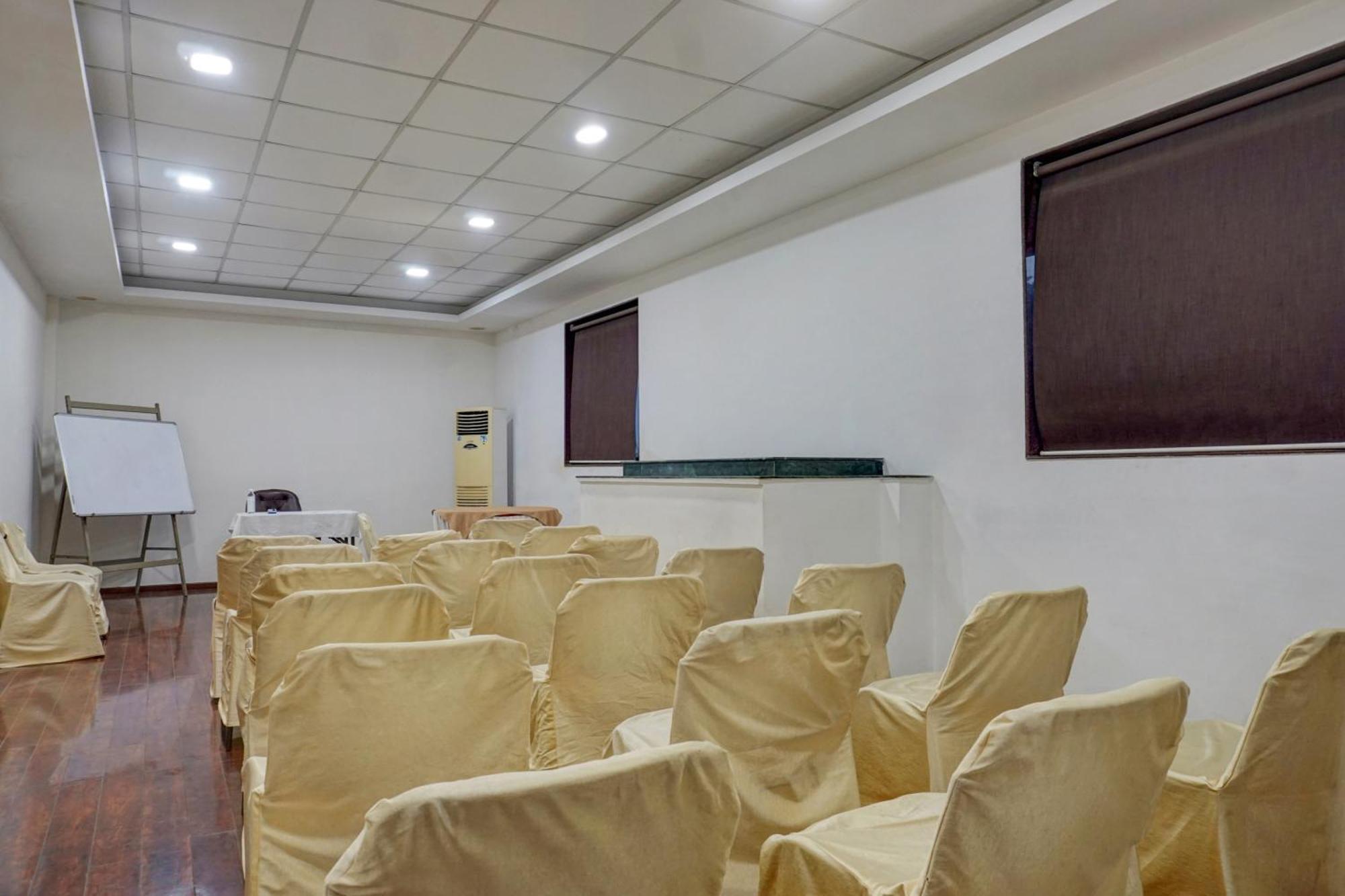 Townhouse Oak Orchard Hotel Pune Extérieur photo