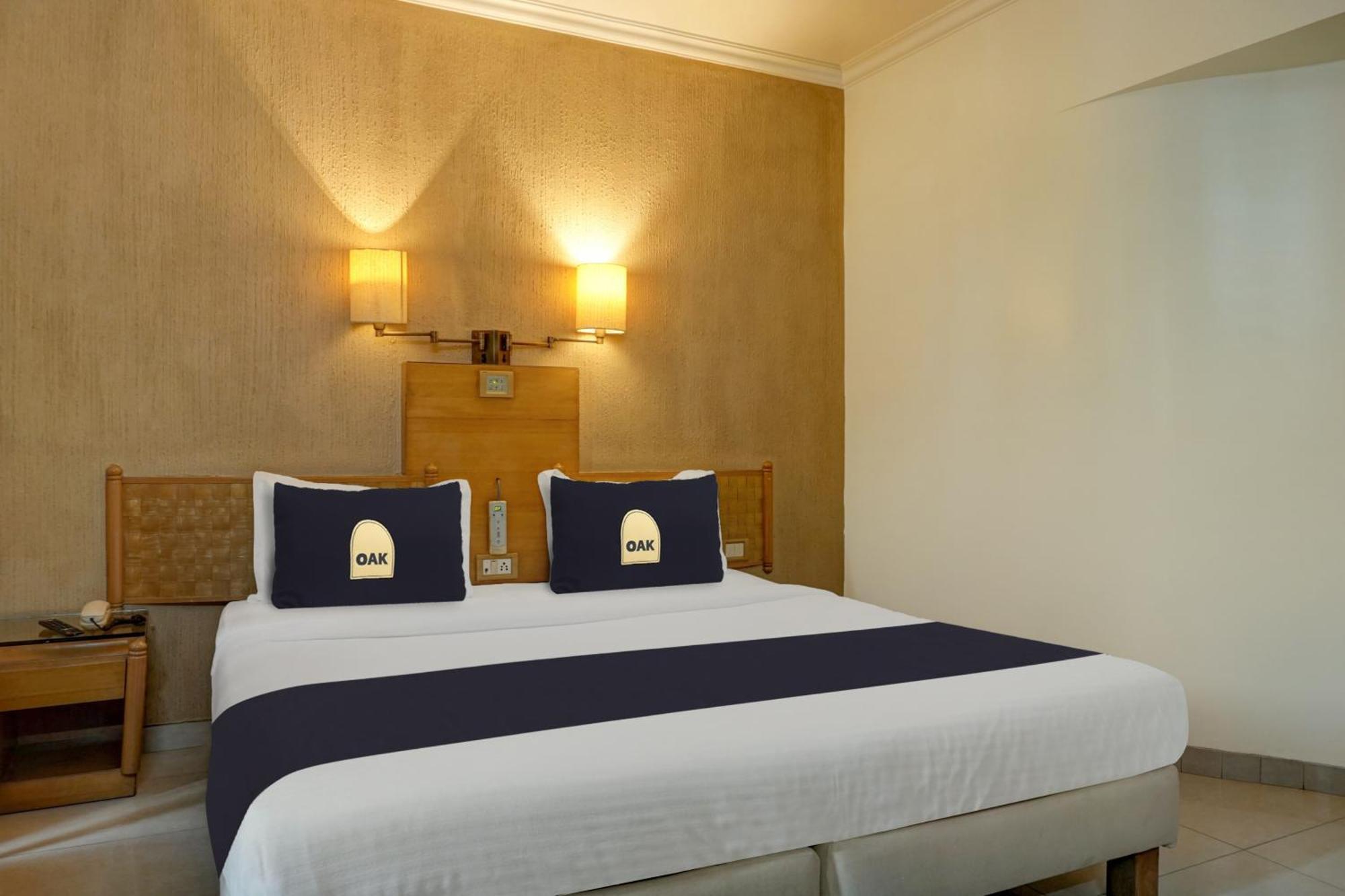 Townhouse Oak Orchard Hotel Pune Extérieur photo